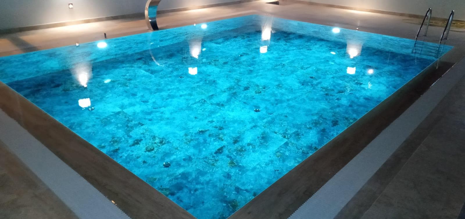 Modern Kapalı Tip Villa Havuzu